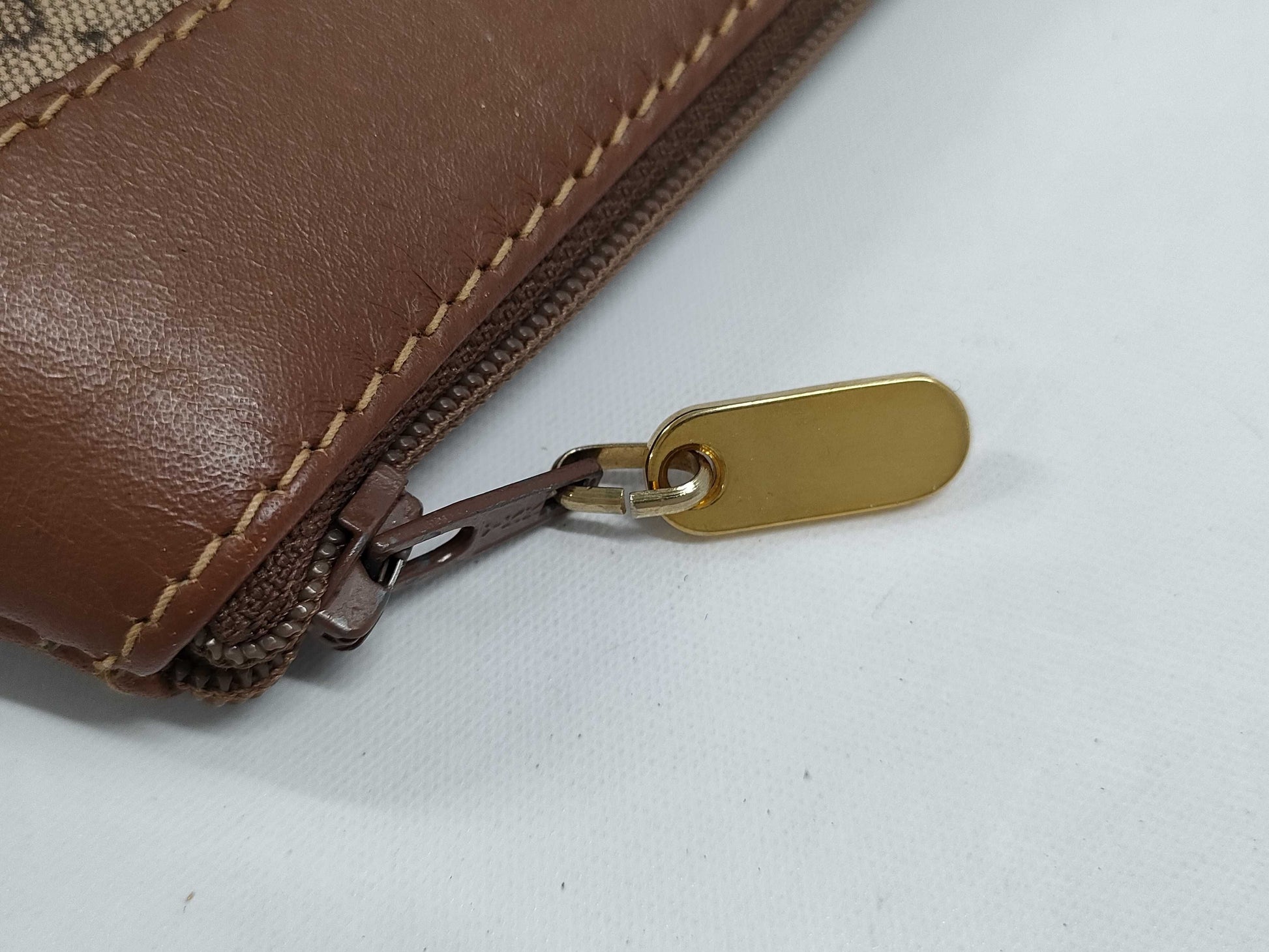 GUCCI Micro GG Pouch