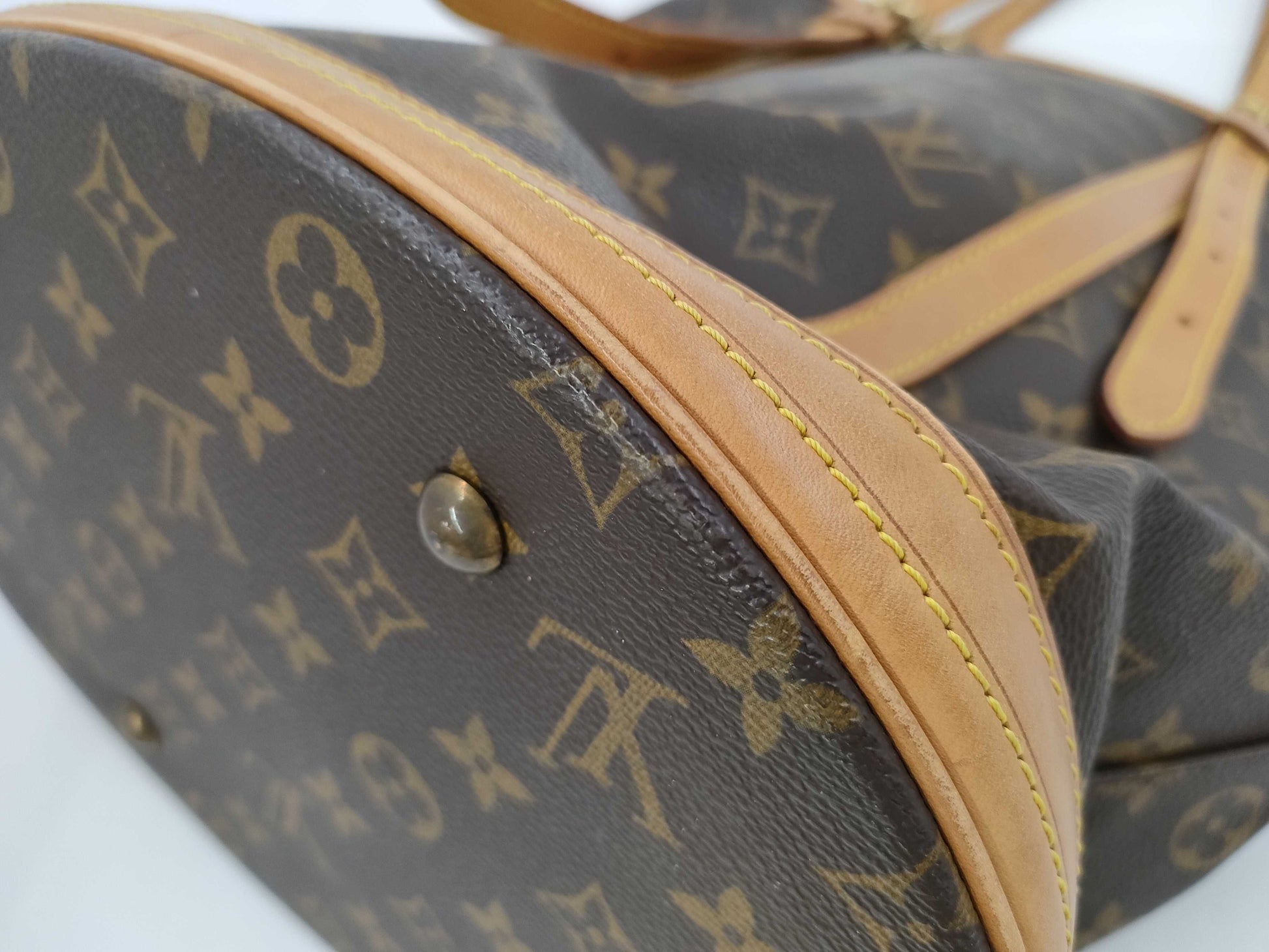 LOUIS VUITTON Vuitton Monogram Bucket GM Handbag