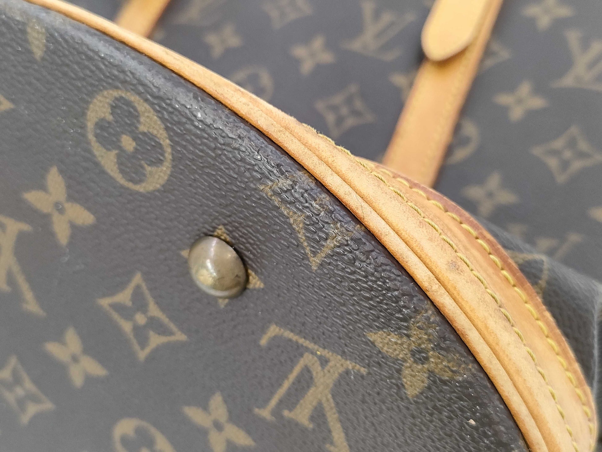 LOUIS VUITTON Vuitton Monogram Bucket GM Handbag