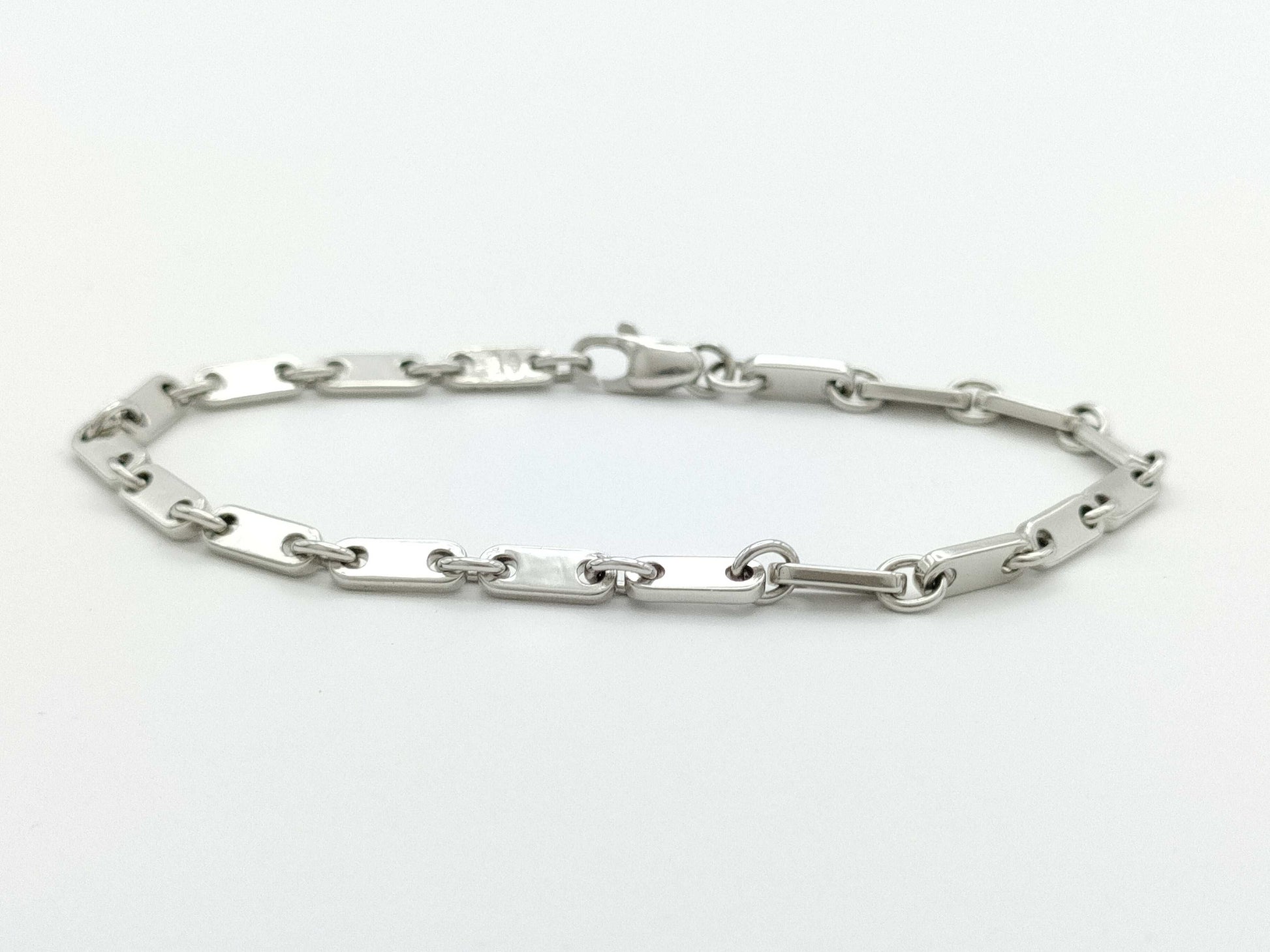 Cartier Figaro 750 11.1g Bracelet Bangle