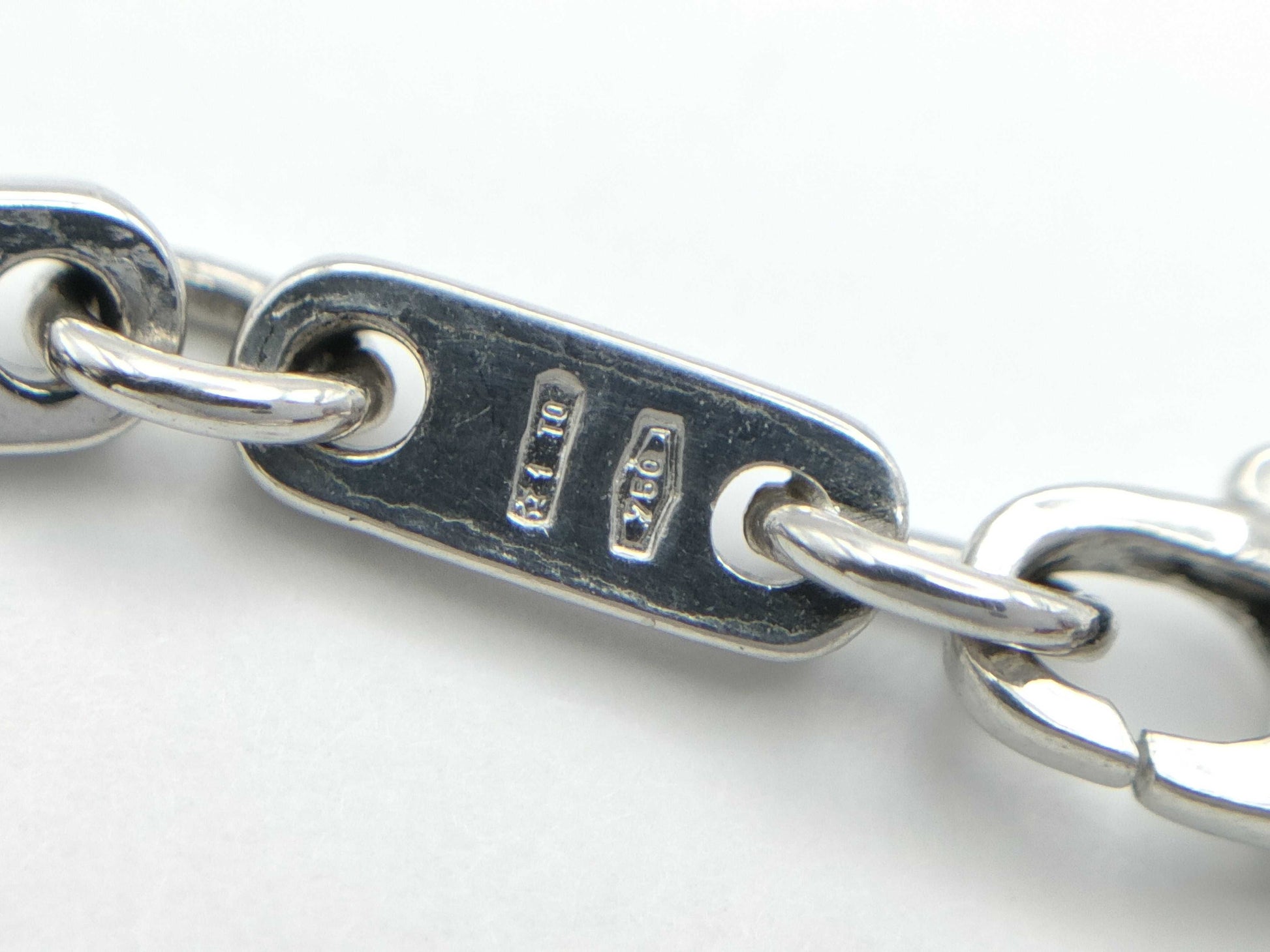 Cartier Figaro 750 11.1g Bracelet Bangle