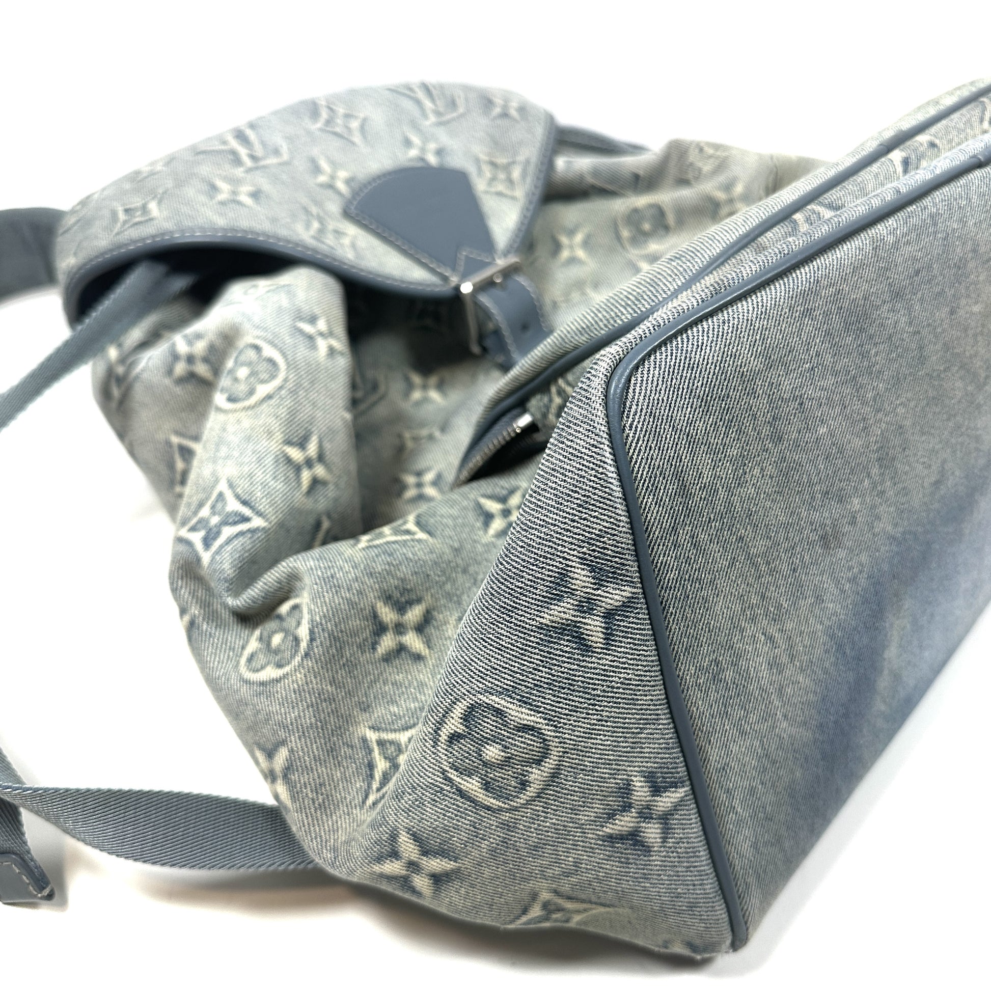 LOUIS VUITTON Denim Montsouris Backpack, Washed Denim, Backpack/Daypack, M22534. 2023 Backpack