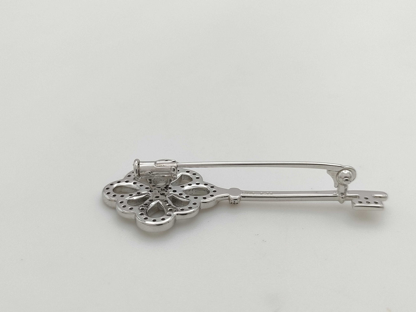 D0.33ct K18WG 4.7g Brooch