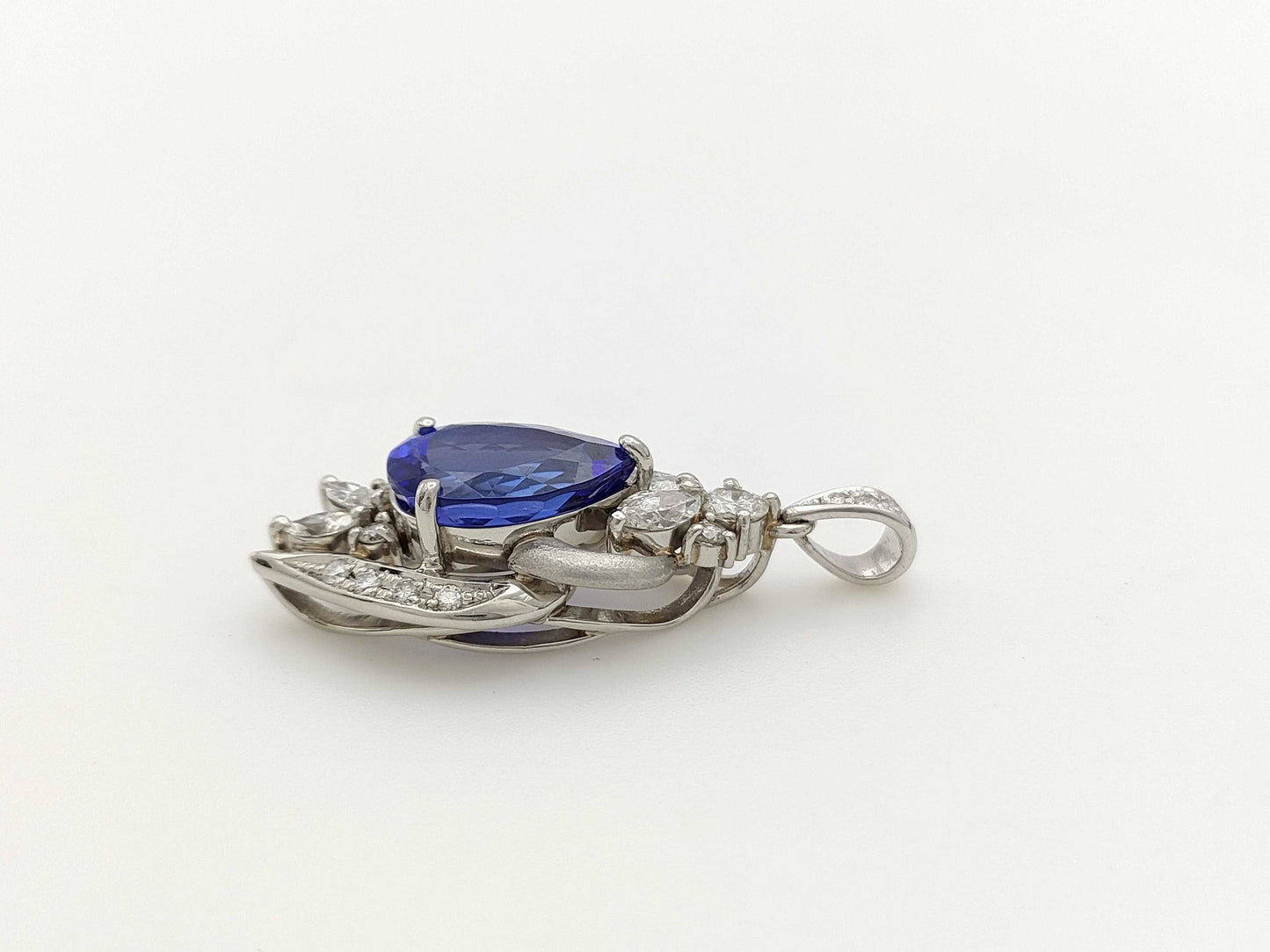 TZ4.94ct D0.91ct D0.04ct PT900 8.4g Pendant Top