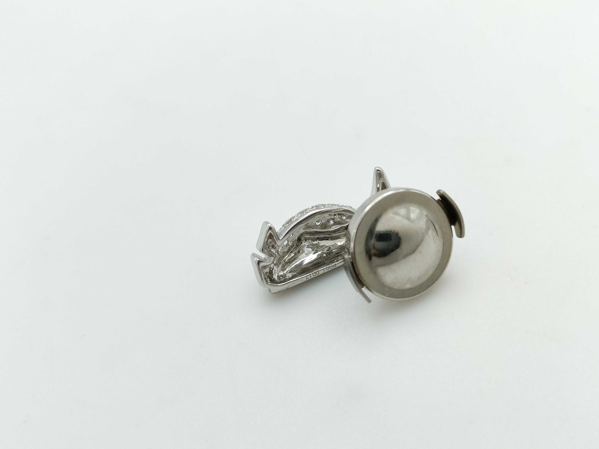 Penguin Motif R0.01ct D0.17ct K18WG 1.4g Brooch