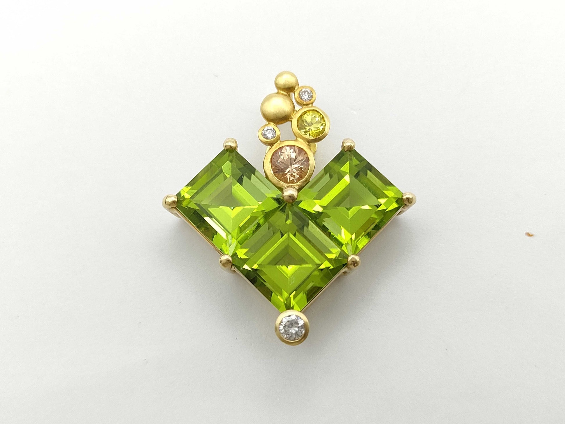 PE8.78ct S0.43ct D0.08ct K18 6.9g Pendant Top