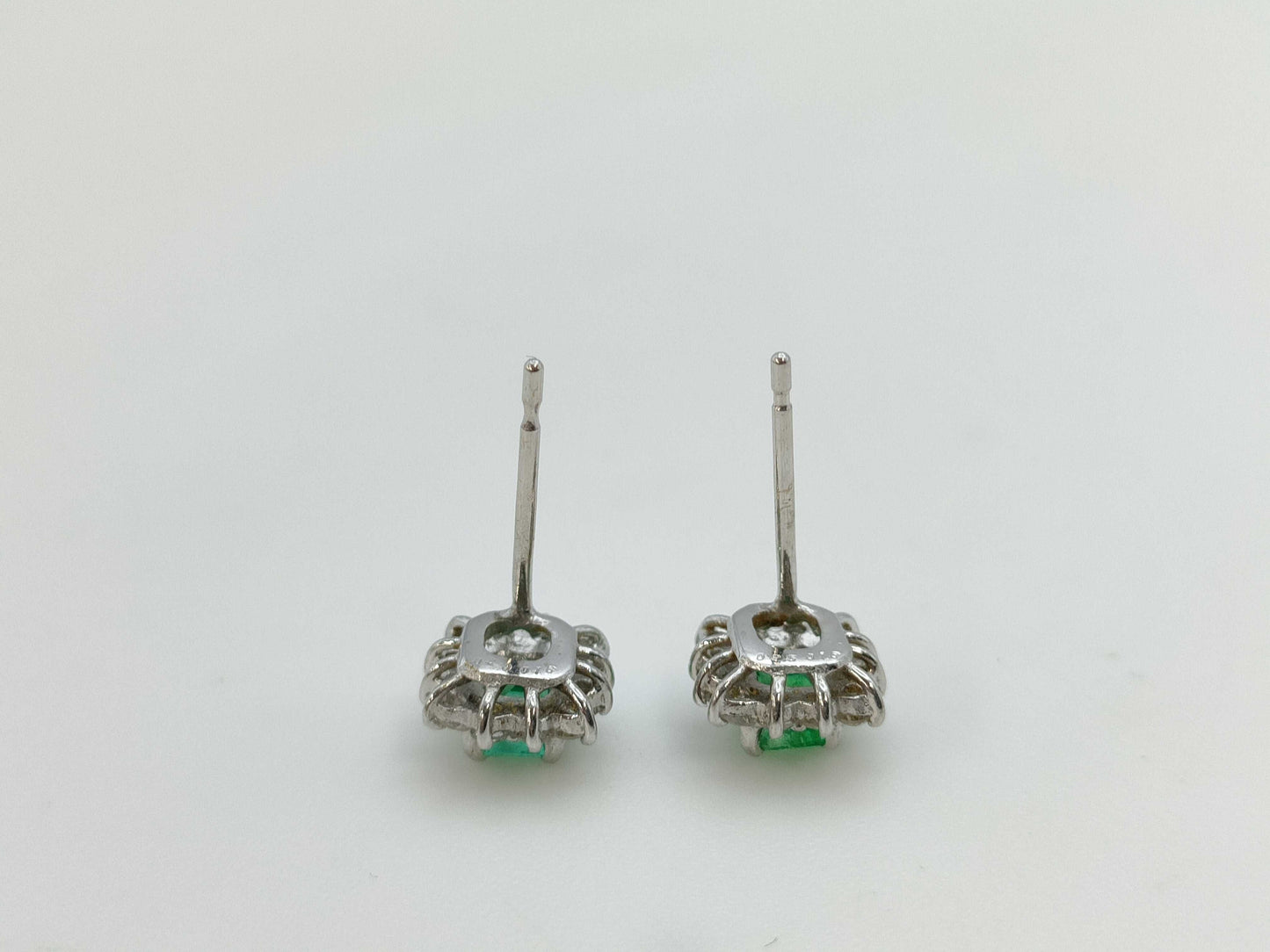 E0.25ct E0.20ct D0.16ct D0.16ct K18WG 1.1g Earrings