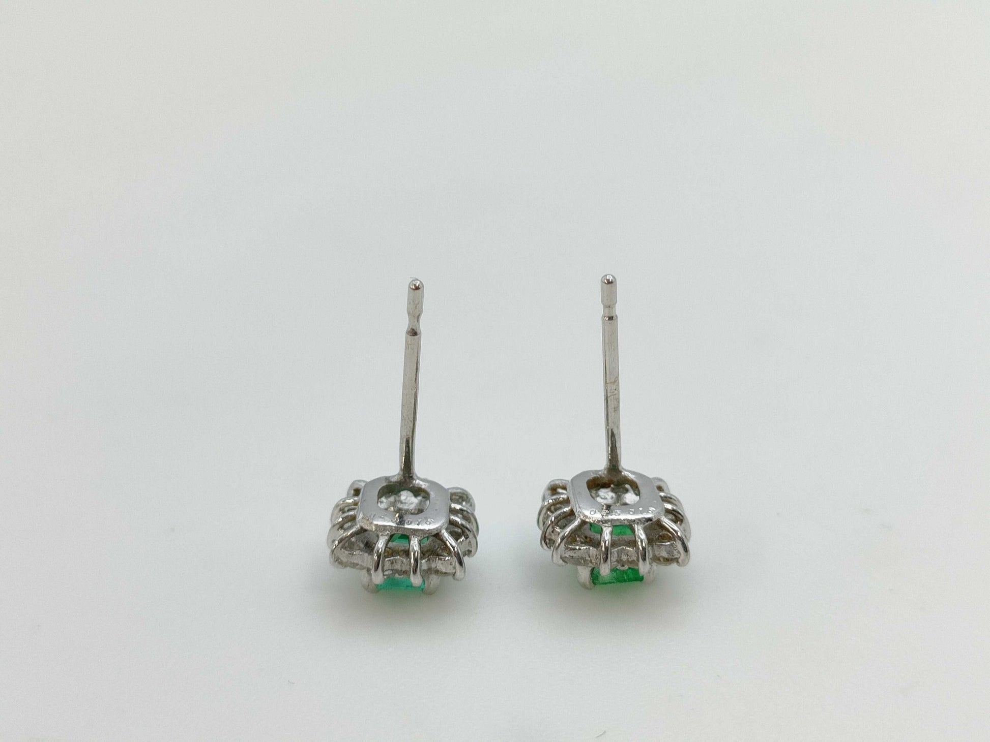 E0.25ct E0.20ct D0.16ct D0.16ct K18WG 1.1g Earrings