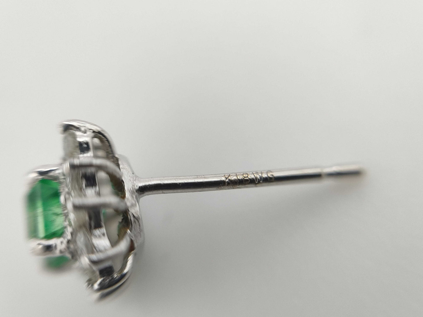 E0.25ct E0.20ct D0.16ct D0.16ct K18WG 1.1g Earrings