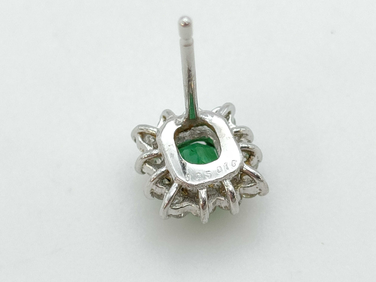 E0.25ct E0.20ct D0.16ct D0.16ct K18WG 1.1g Earrings