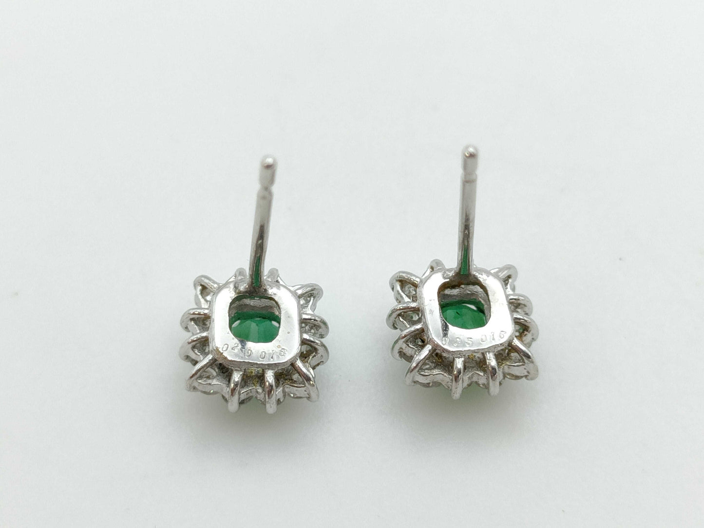 E0.25ct E0.20ct D0.16ct D0.16ct K18WG 1.1g Earrings