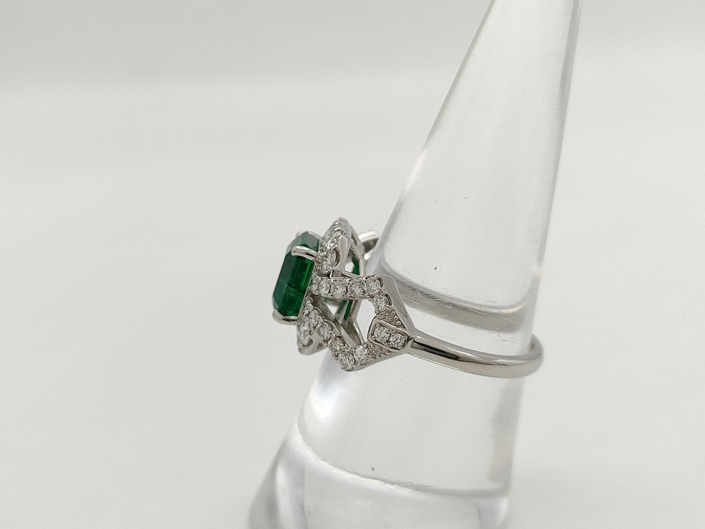 E2.106ct D0.78ct PT900 7.1g Ring