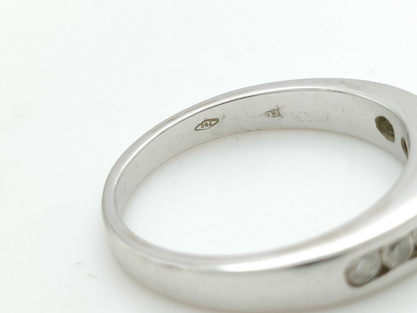 Transparent Stone 750 4.1g Ring