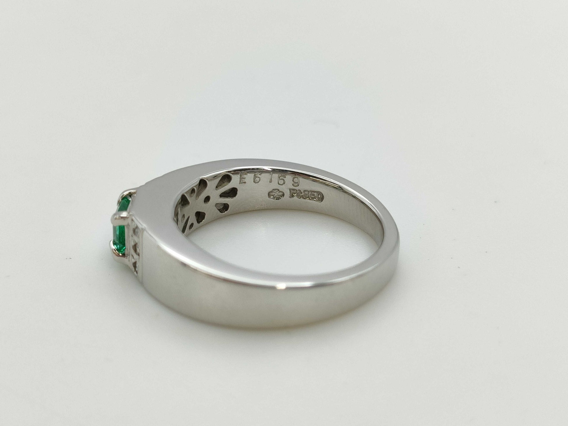 E0.28ct D0.03ct PT850 8.5g Ring