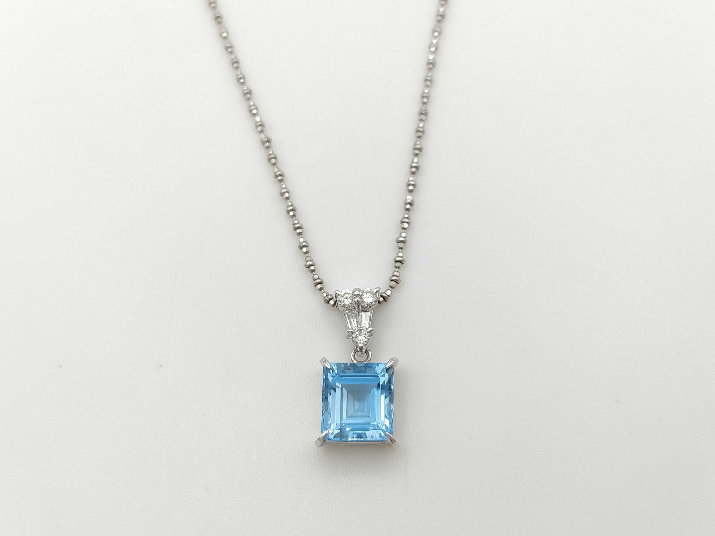 AQ2.70ct D0.20ct K18WG 5.0g Necklace