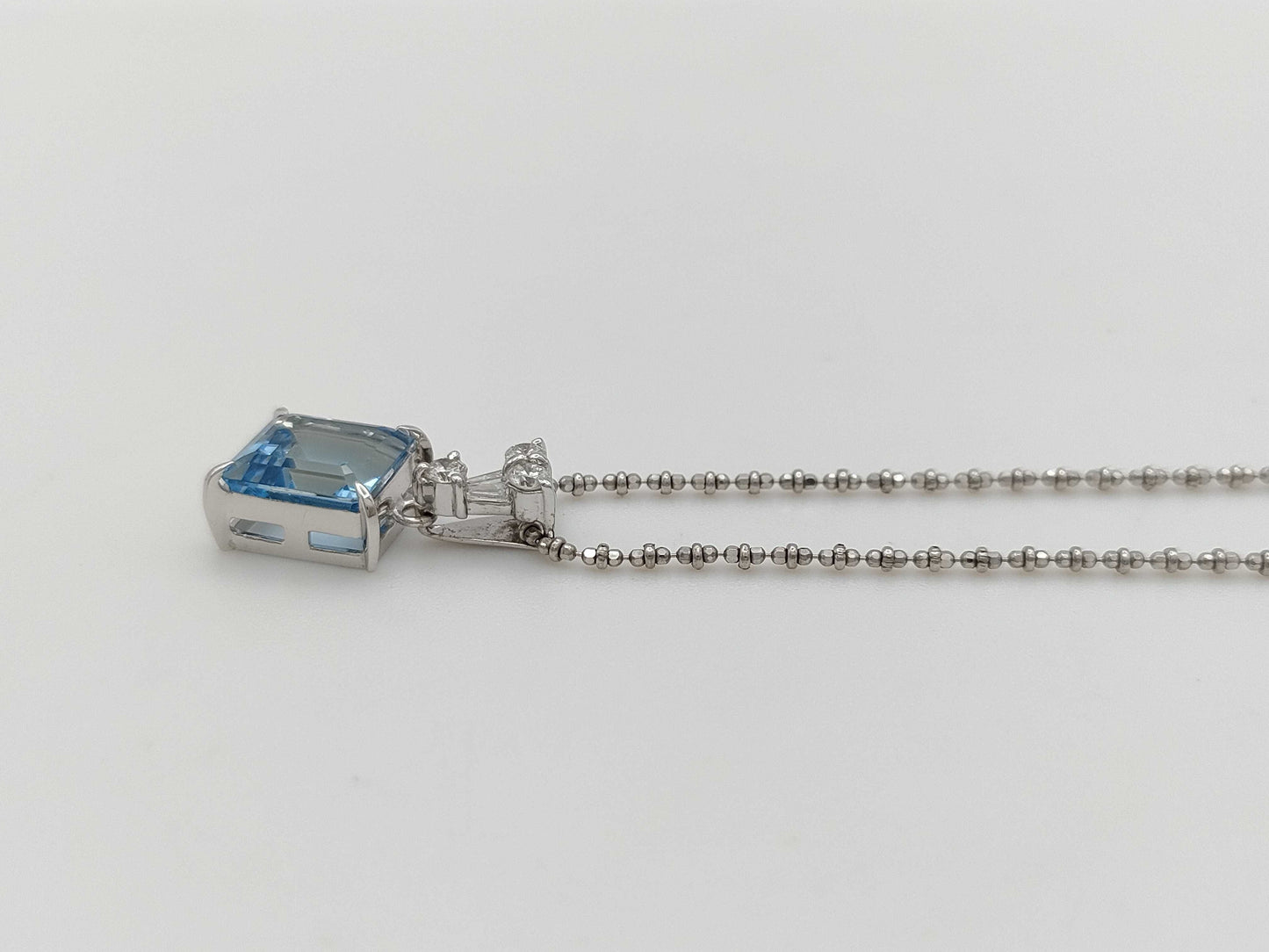 AQ2.70ct D0.20ct K18WG 5.0g Necklace