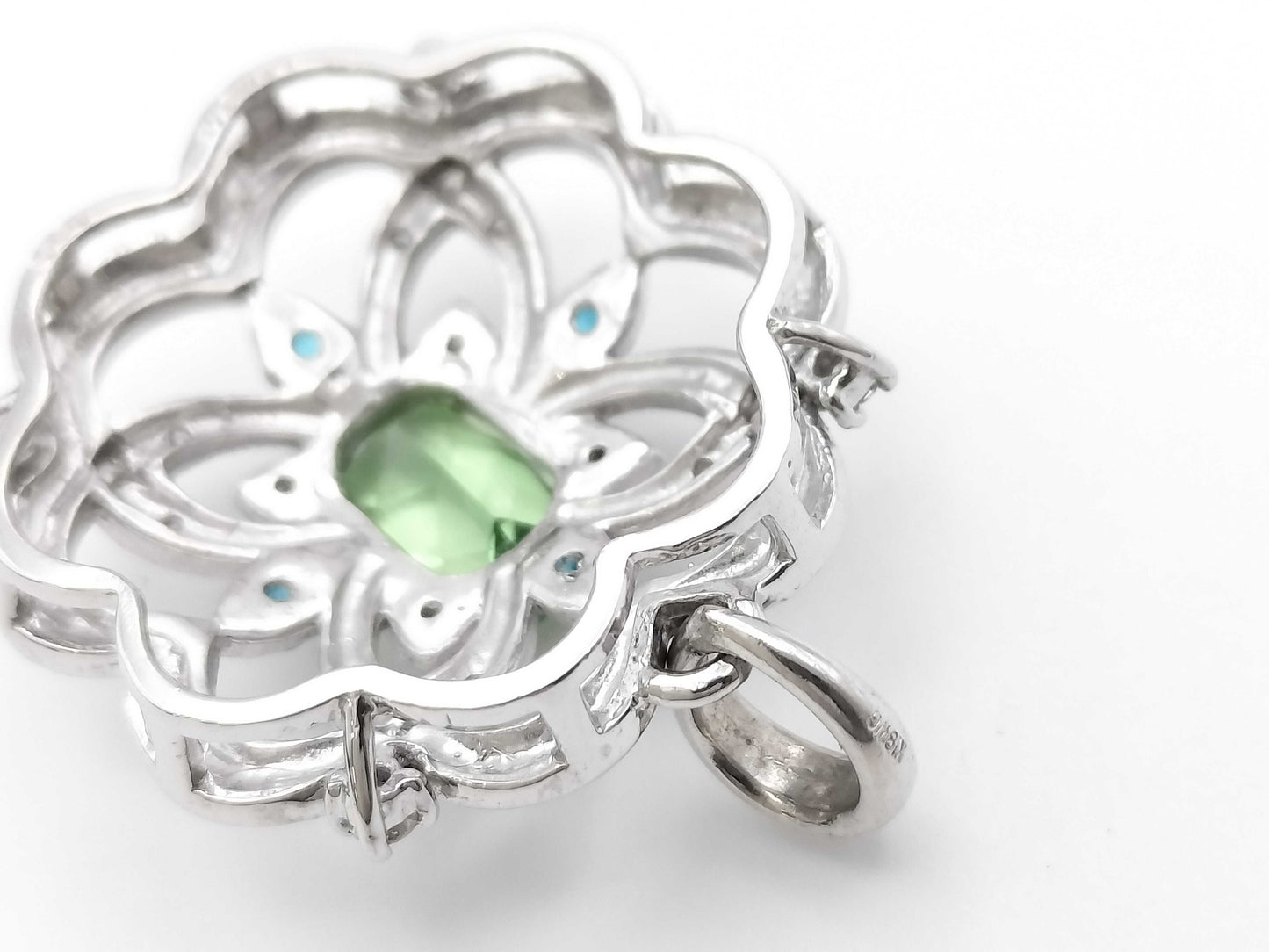 Colored Stone 1.61/0.15ct D0.20ct 6.6g Pendant Top
