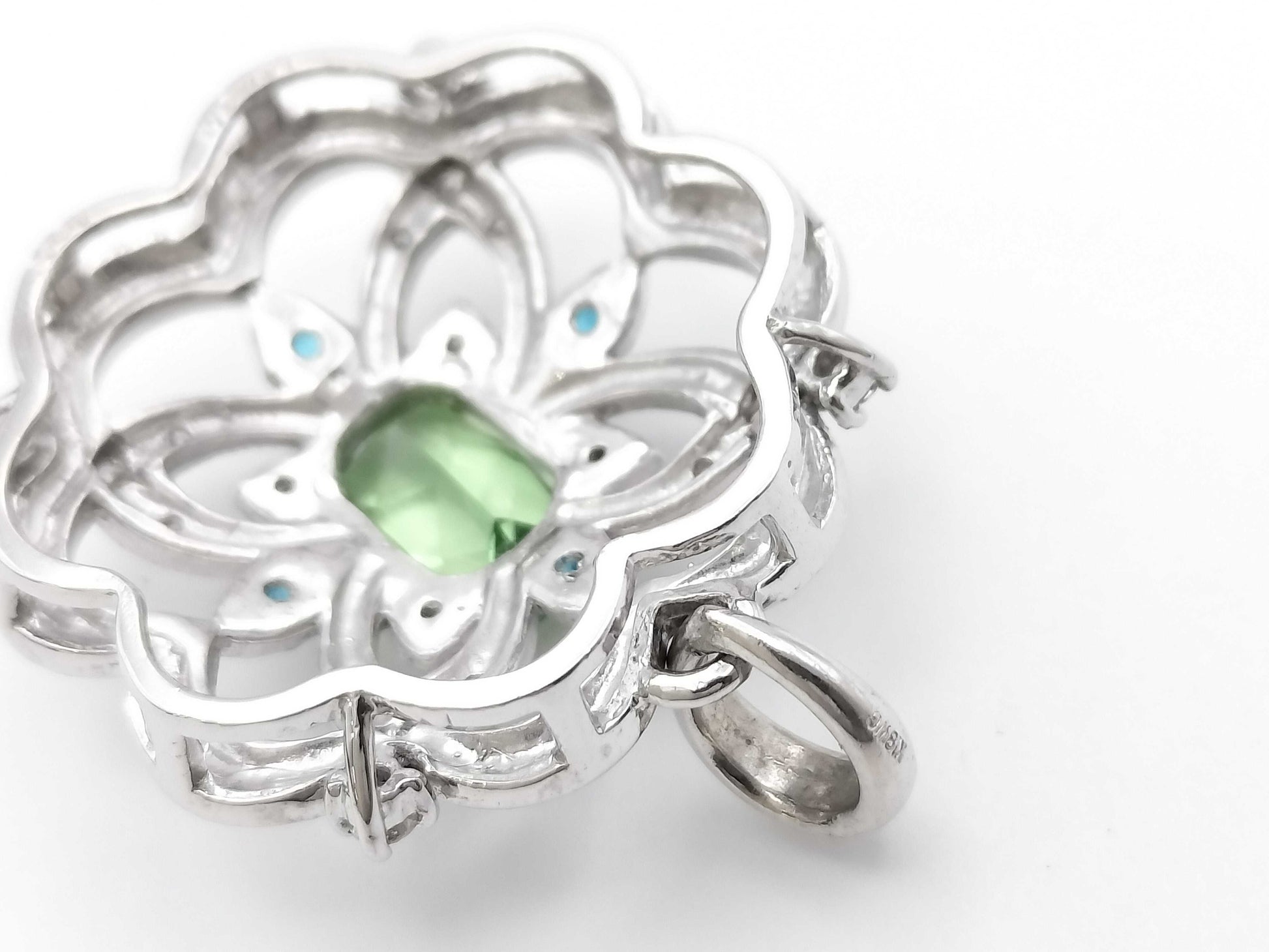Colored Stone 1.61/0.15ct D0.20ct 6.6g Pendant Top