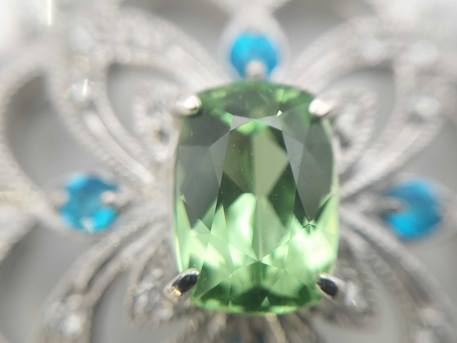 Colored Stone 1.61/0.15ct D0.20ct 6.6g Pendant Top