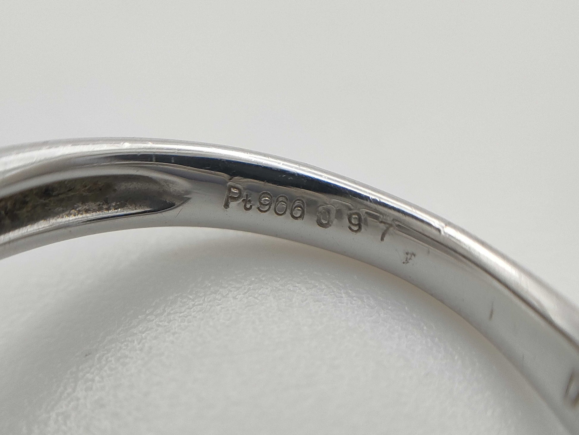 Colored Stone 0.97ct D0.10ct PT900 7.8g Ring