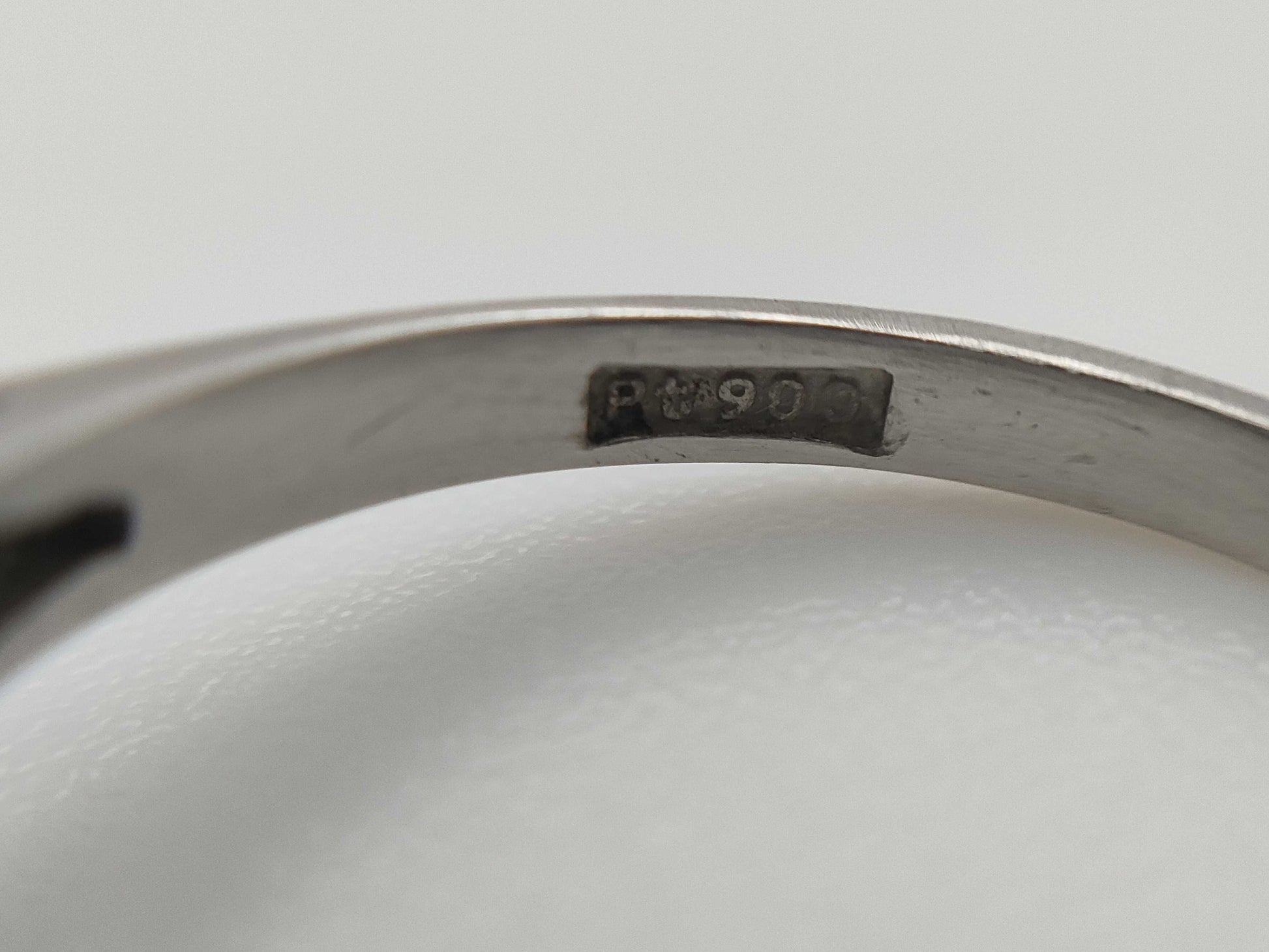 S0.97ct Diamond PT900 4.5g Ring