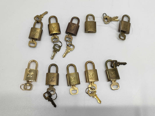 LOUIS VUITTON Louis Vuitton Key Cadena Set x 10 Other Accessories