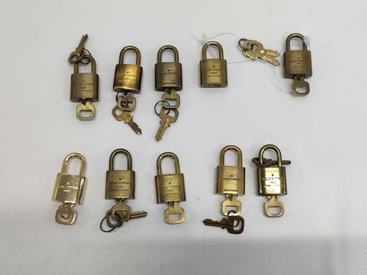 LOUIS VUITTON Louis Vuitton Key Cadena Set x 10 Other Accessories