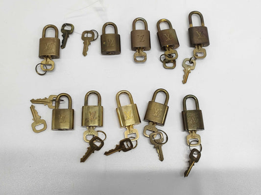 LOUIS VUITTON Louis Vuitton Key and Cadena Set x 10 Other Accessories