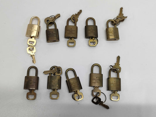 LOUIS VUITTON Louis Vuitton Key Cadena Set x 10 Other Accessories