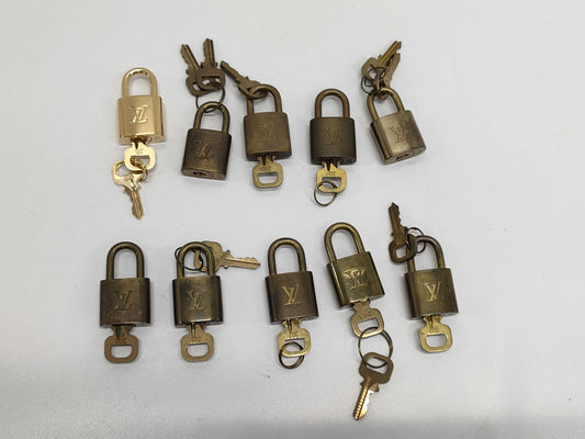 LOUIS VUITTON Louis Vuitton Key Cadena Set x 10 Other Accessories