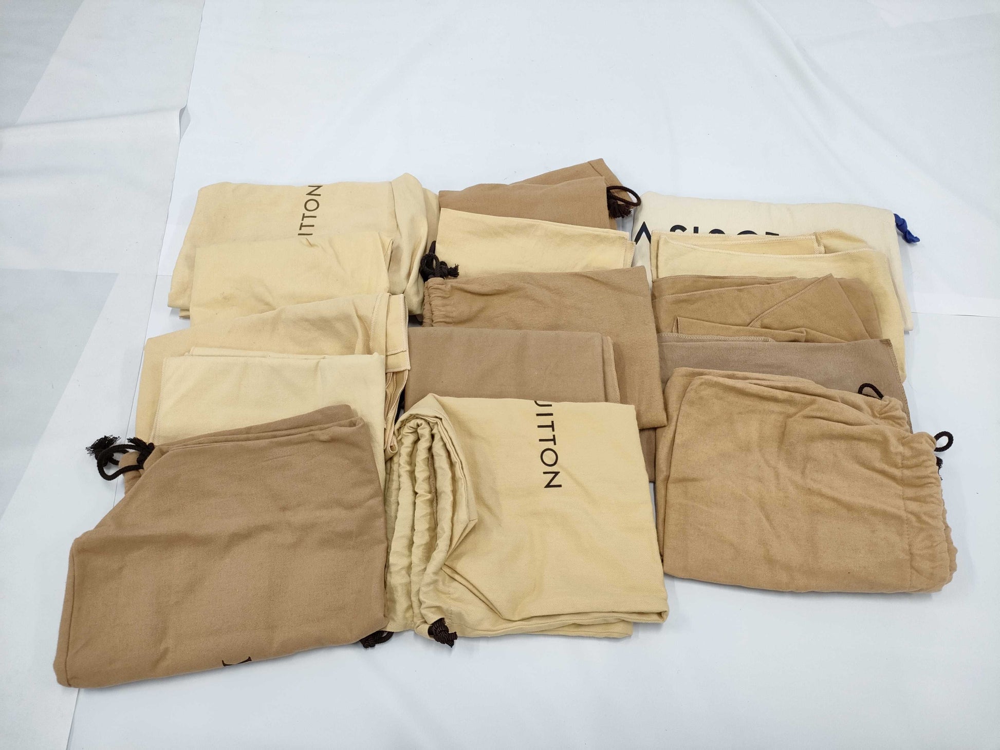 LOUIS VUITTON 15 Dust Bags