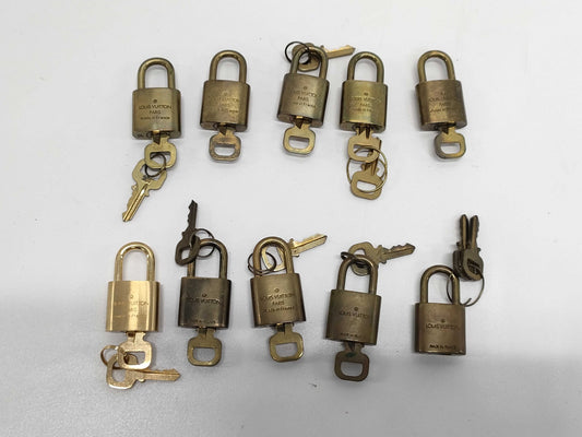 LOUIS VUITTON Louis Vuitton Key Cadena Set x 10 Other Accessories