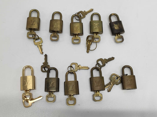 LOUIS VUITTON Louis Vuitton Key Cadena Set x 10 Other Accessories