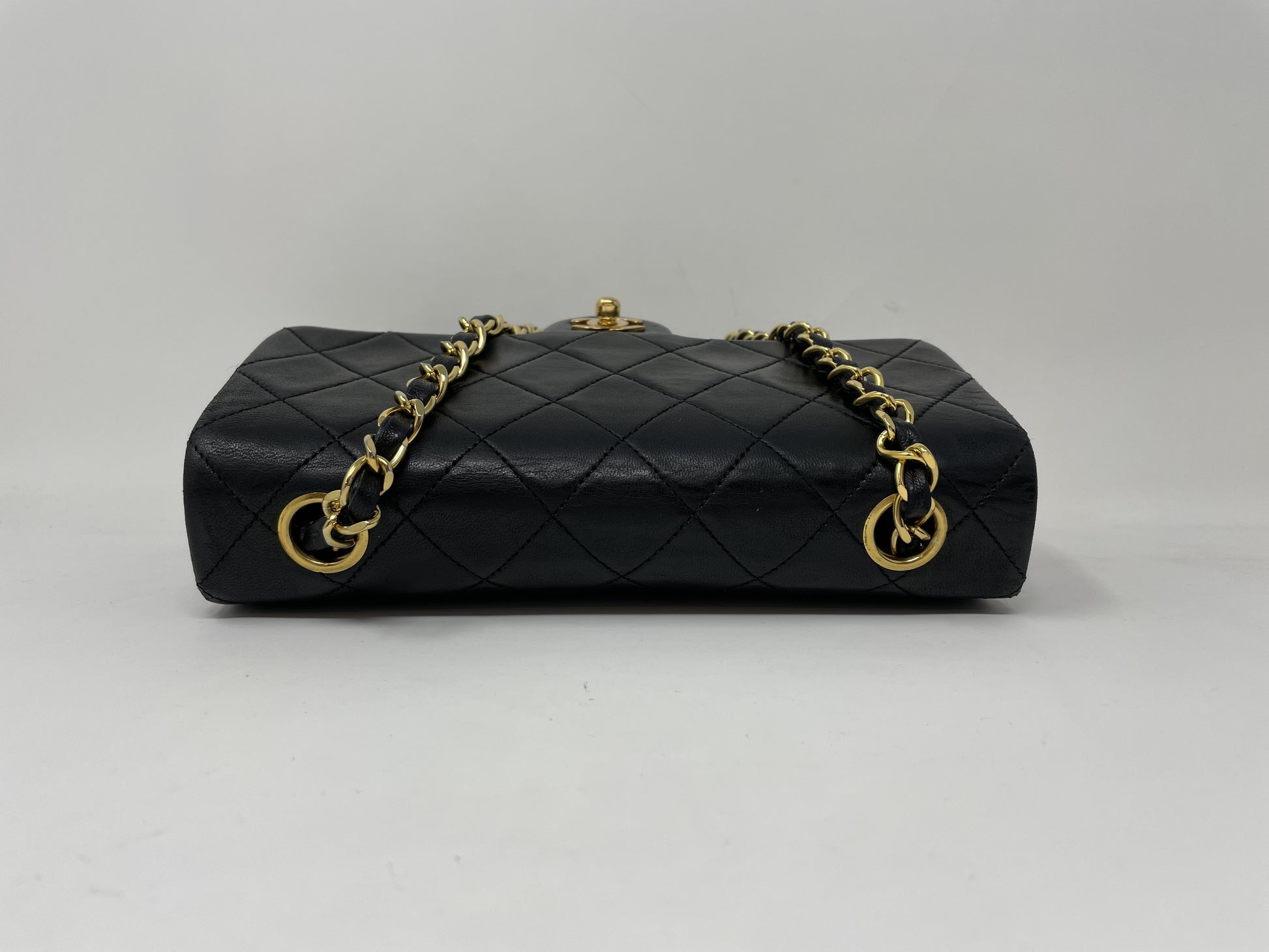 CHANEL CHANEL Matelasse Shoulder Bag, Lambskin, Gold Hardware, Coco Mark, Shoulder Bag