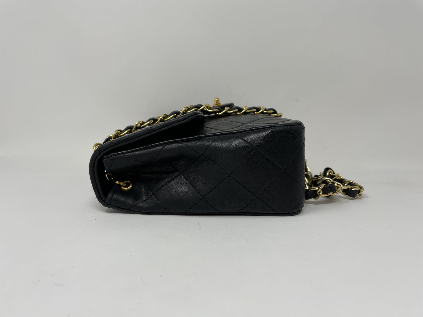 CHANEL CHANEL Matelasse Shoulder Bag, Lambskin, Gold Hardware, Coco Mark, Shoulder Bag