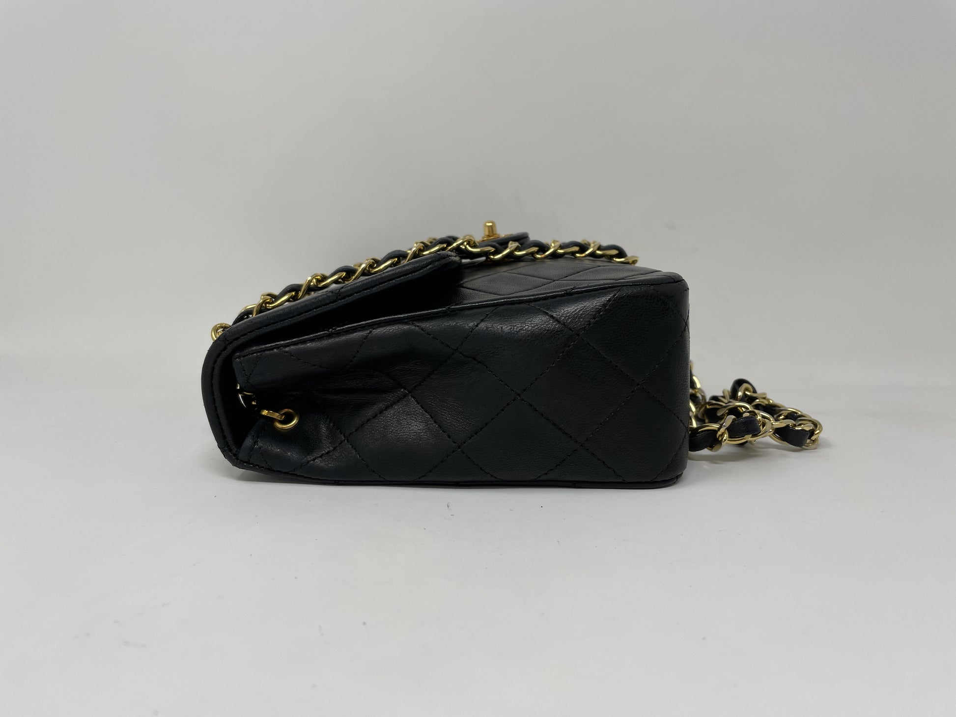 CHANEL CHANEL Matelasse Shoulder Bag, Lambskin, Gold Hardware, Coco Mark, Shoulder Bag