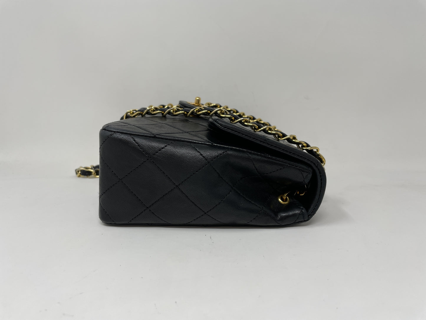 CHANEL CHANEL Matelasse Shoulder Bag, Lambskin, Gold Hardware, Coco Mark, Shoulder Bag