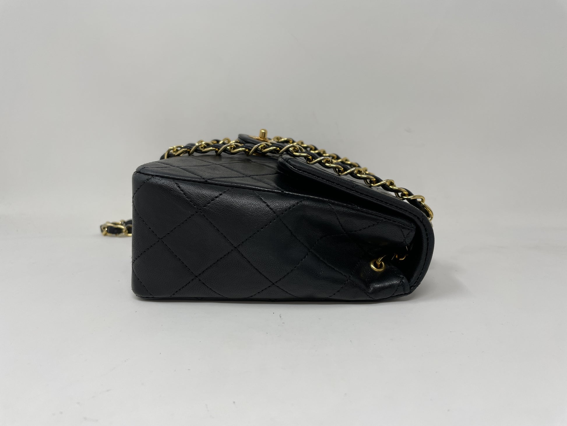 CHANEL CHANEL Matelasse Shoulder Bag, Lambskin, Gold Hardware, Coco Mark, Shoulder Bag