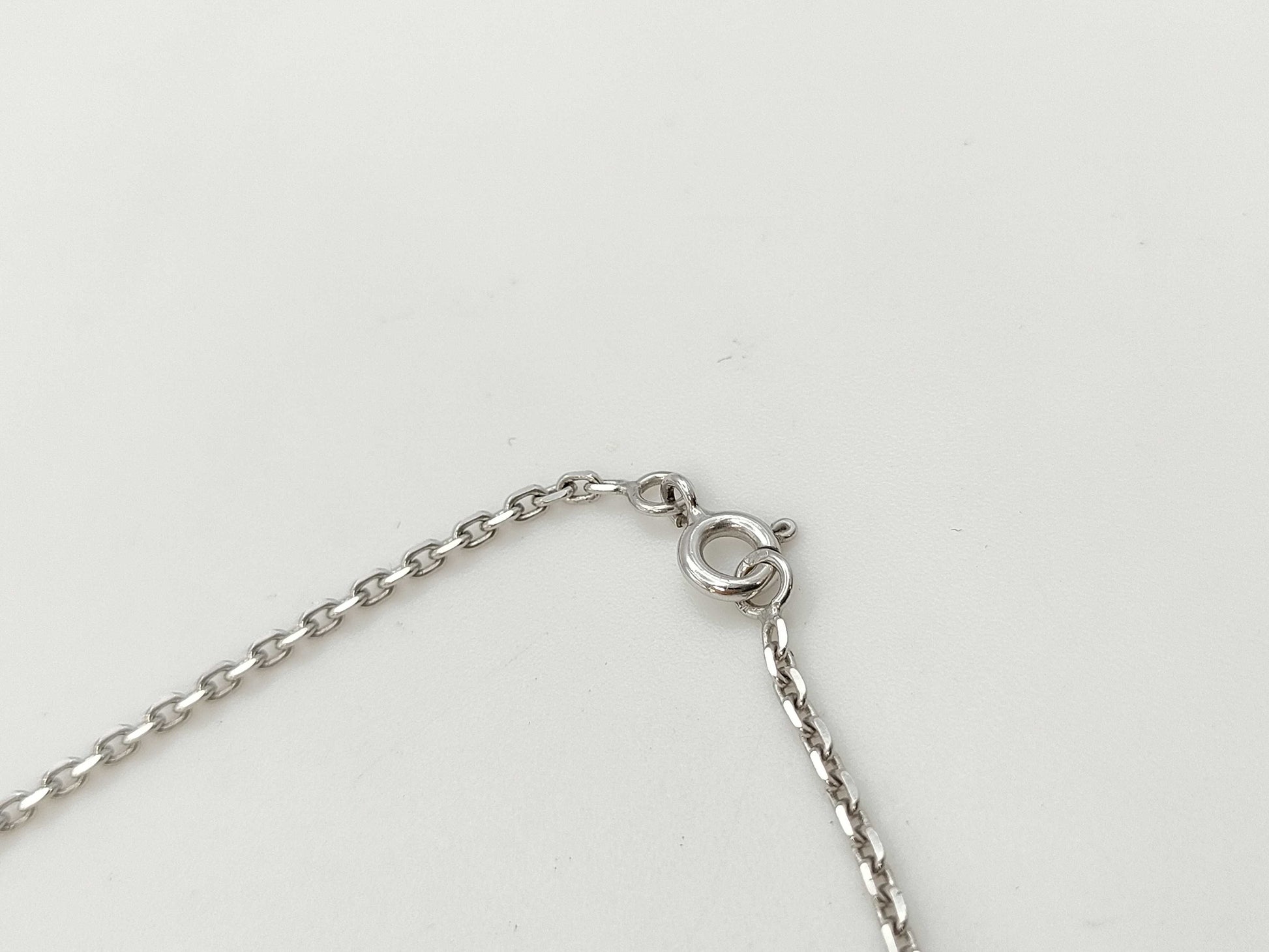 CHANEL Matlasse WG 750 15.8g Necklace