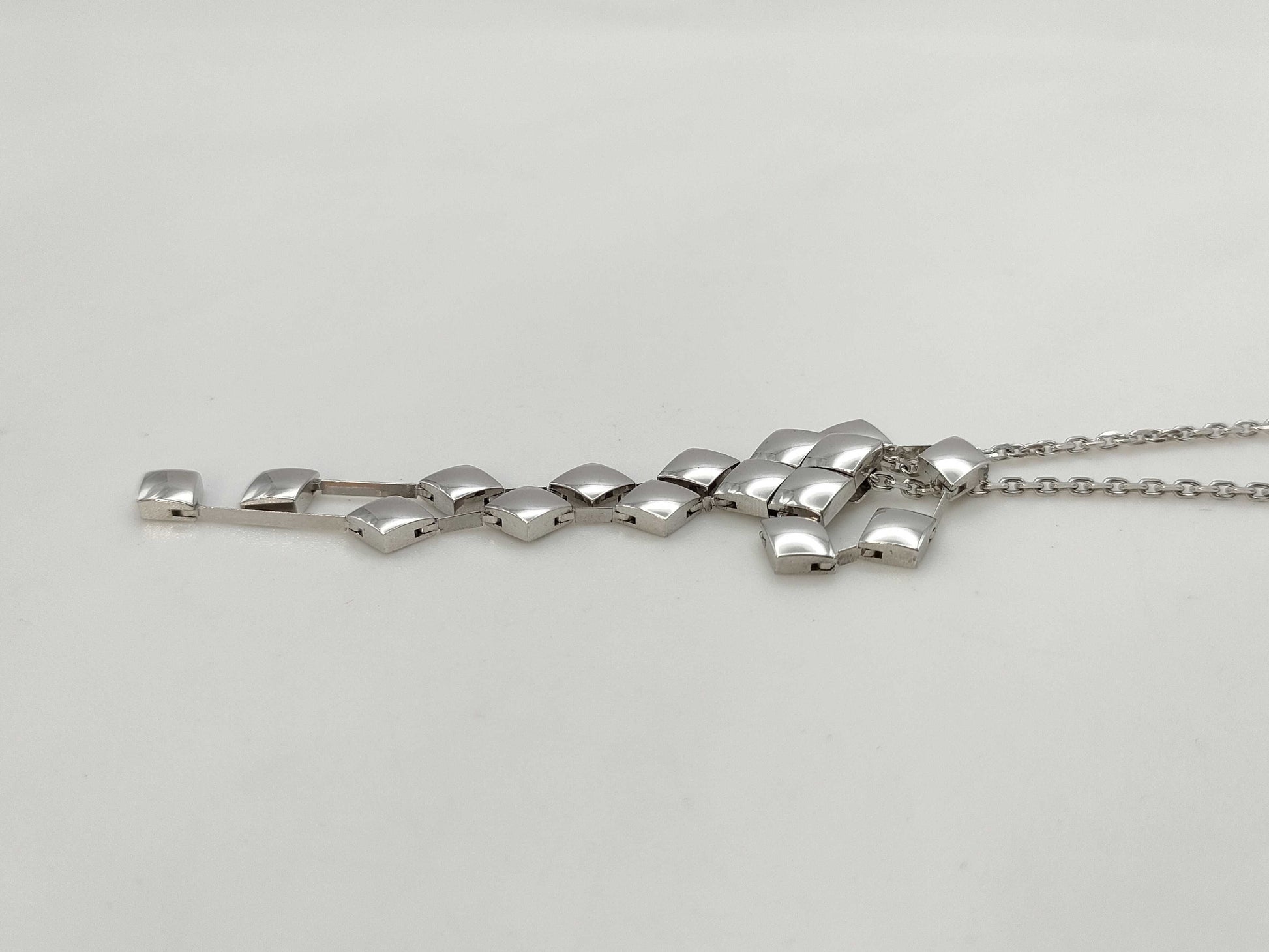CHANEL Matlasse WG 750 15.8g Necklace