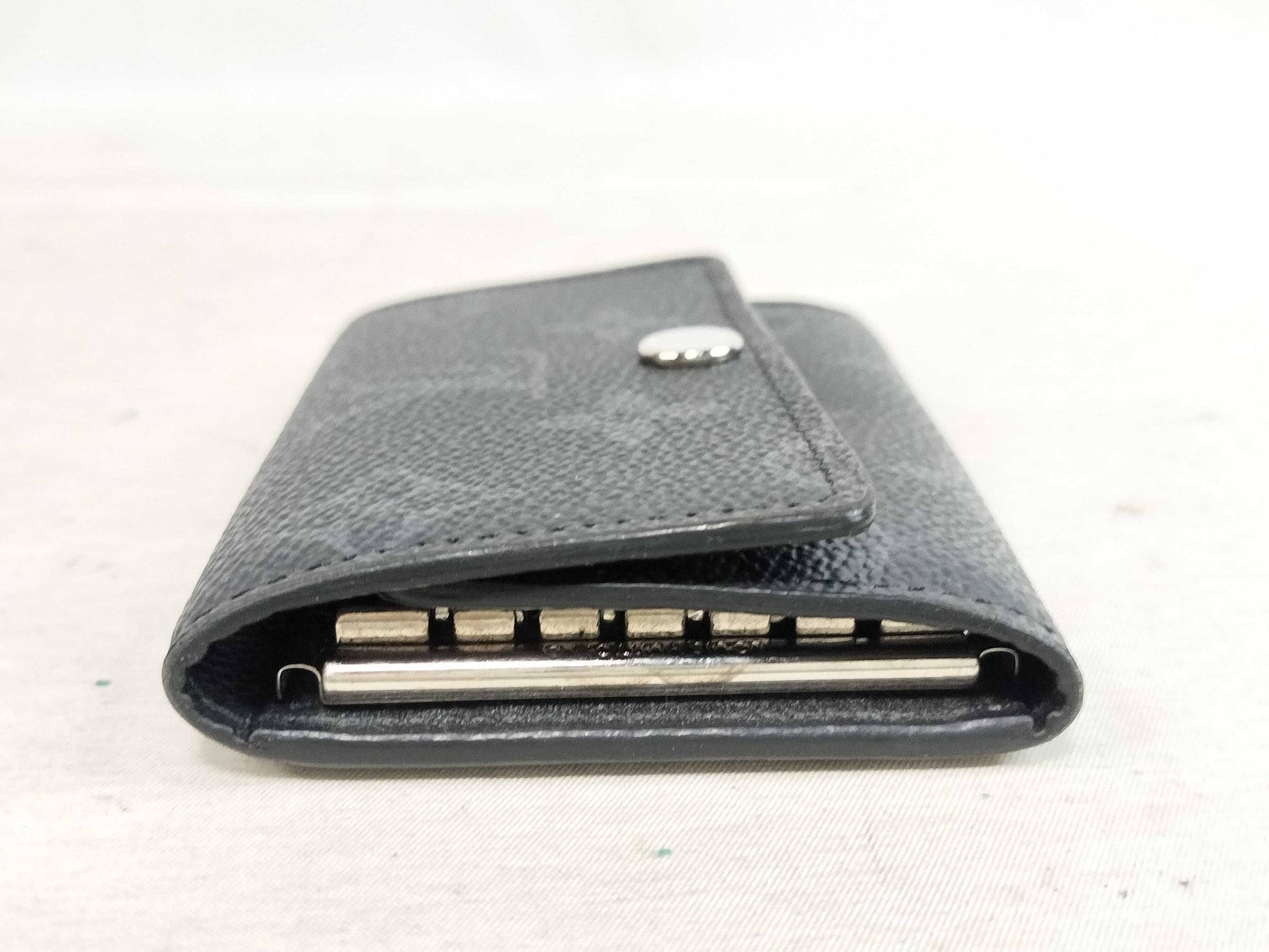 LOUIS VUITTON Monogram Eclipse M82603 Multicle 6-Ring RFID Key Case