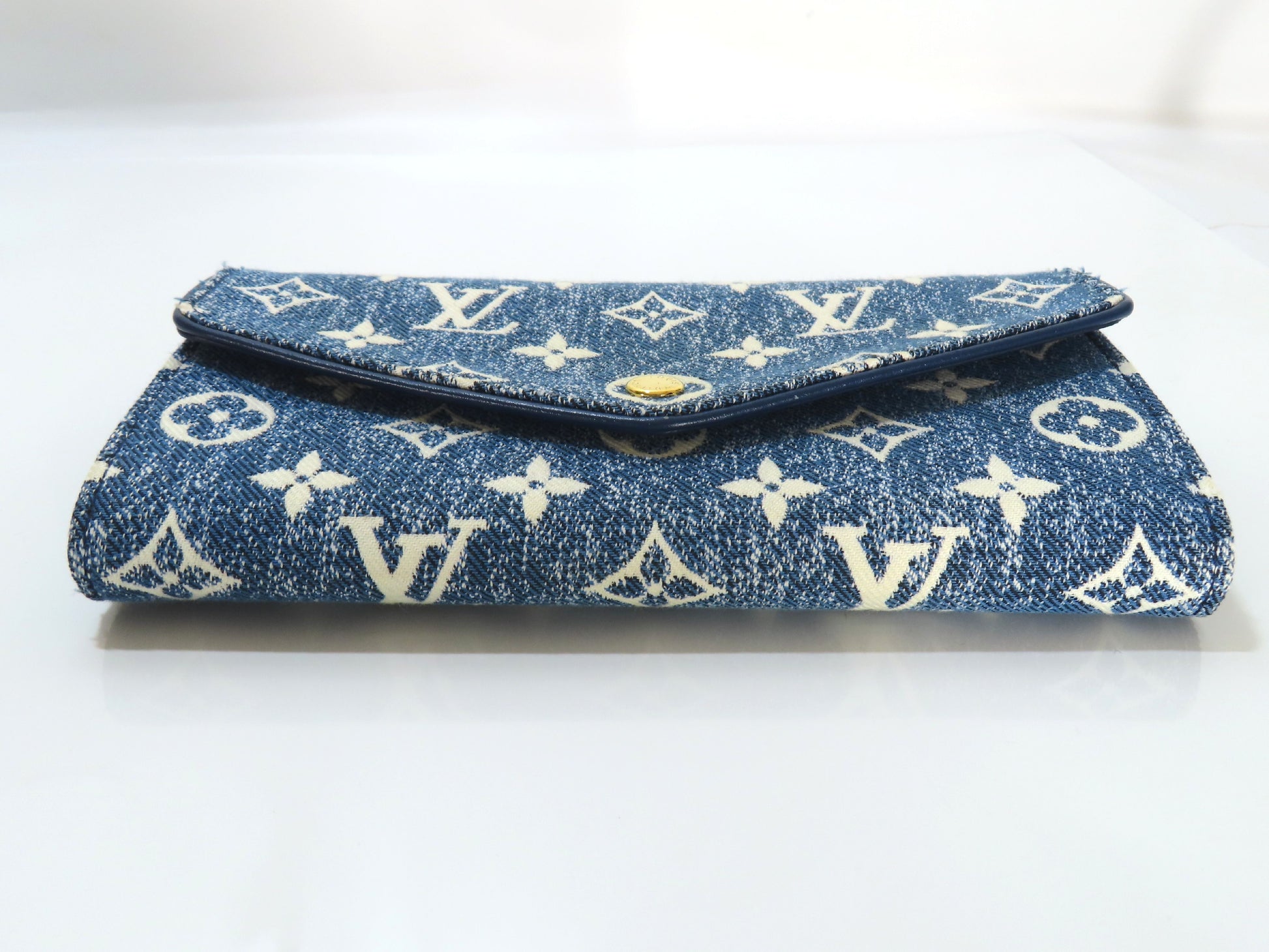 LOUIS VUITTON Monogram Denim M81183 RFID Jacquard Portefeuille Sarah Wallet