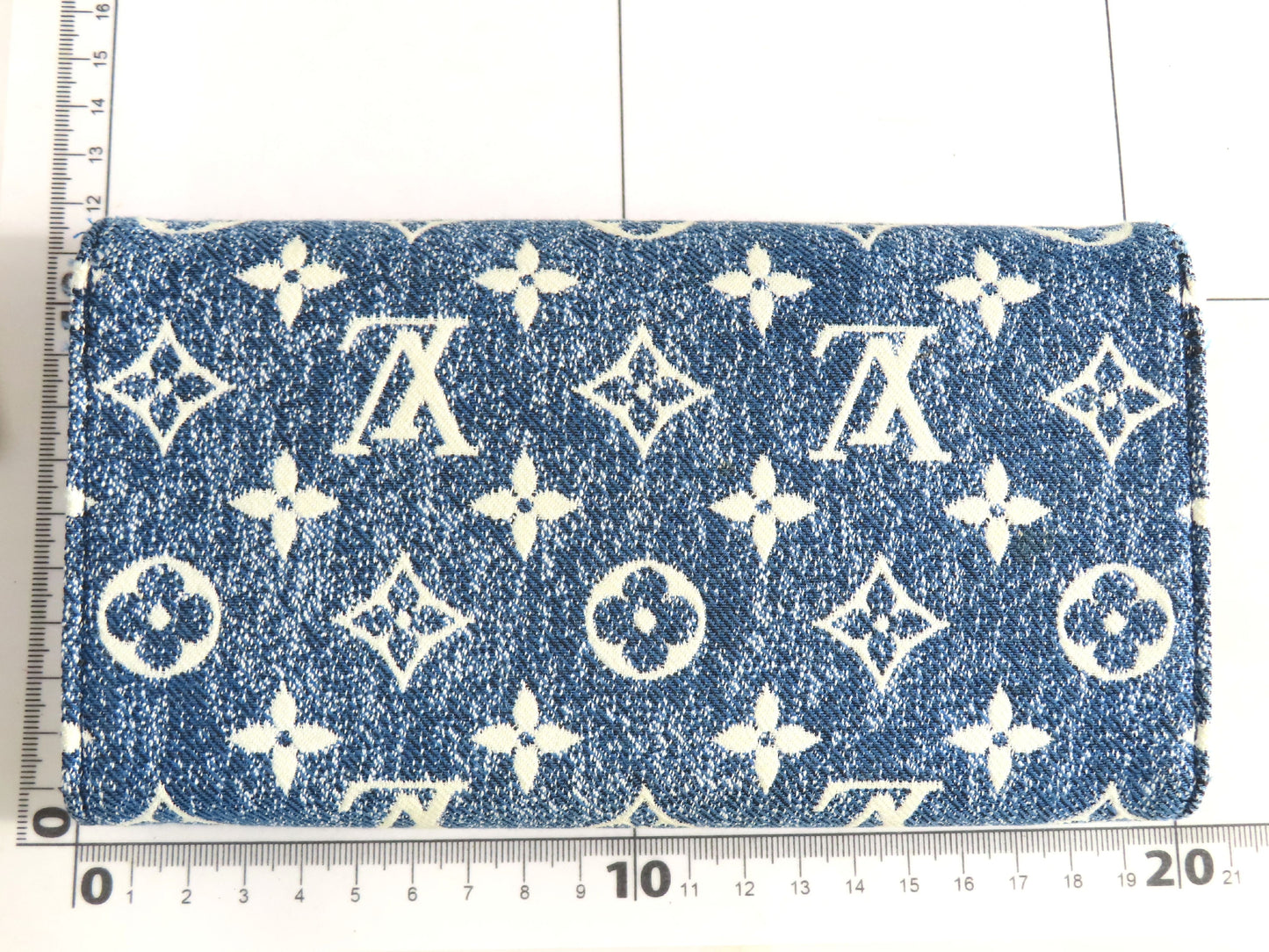 LOUIS VUITTON Monogram Denim M81183 RFID Jacquard Portefeuille Sarah Wallet