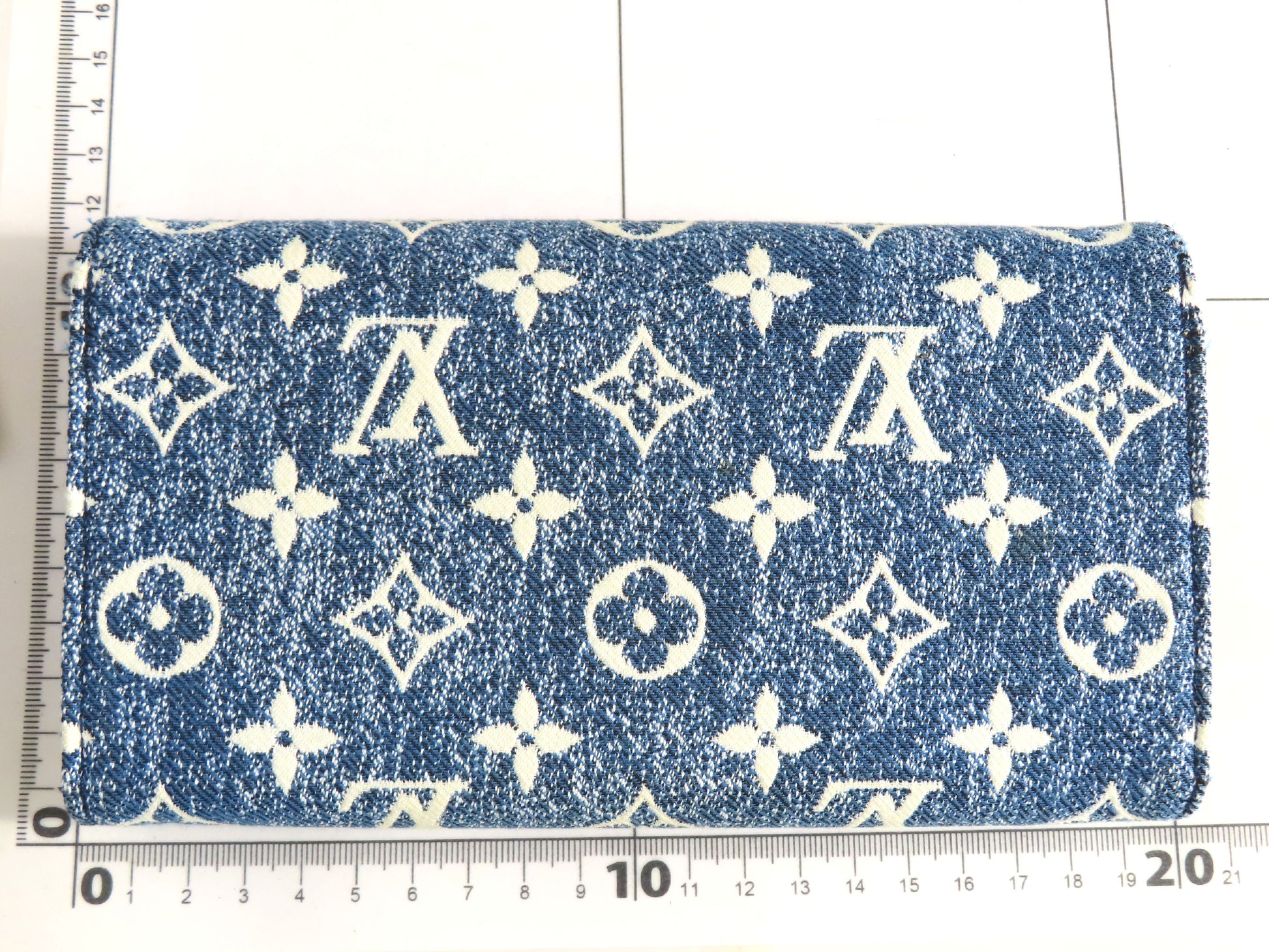 LOUIS VUITTON Monogram Denim M81183 RFID Jacquard Portefeuille Sarah Wallet