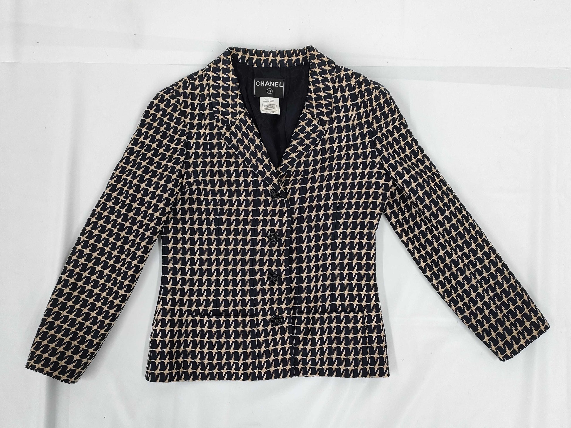 CHANEL Size 40 M P17432 01P Jacket