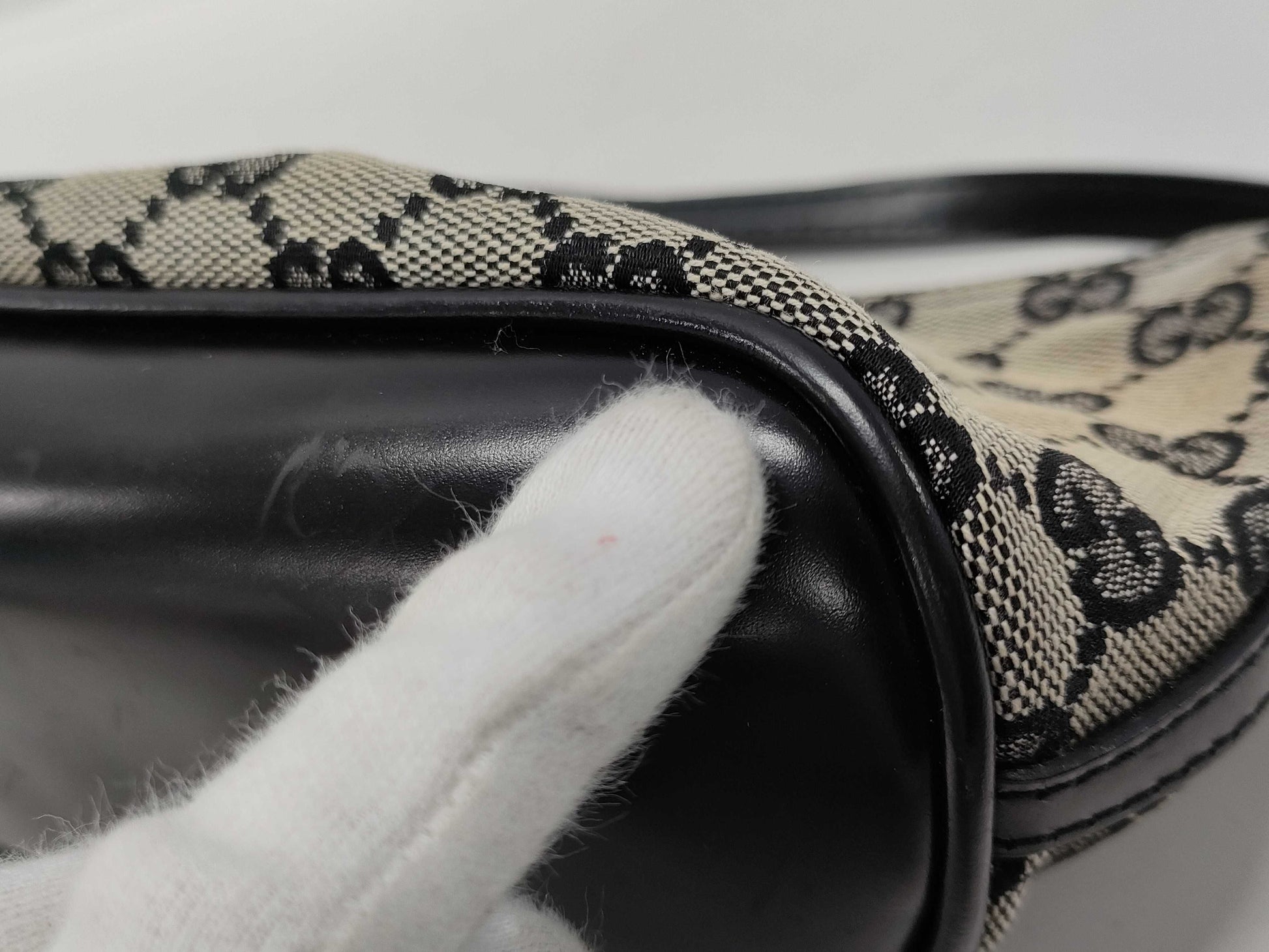 GUCCI GUCCI 39.1103 GG Canvas Handbag Handbag