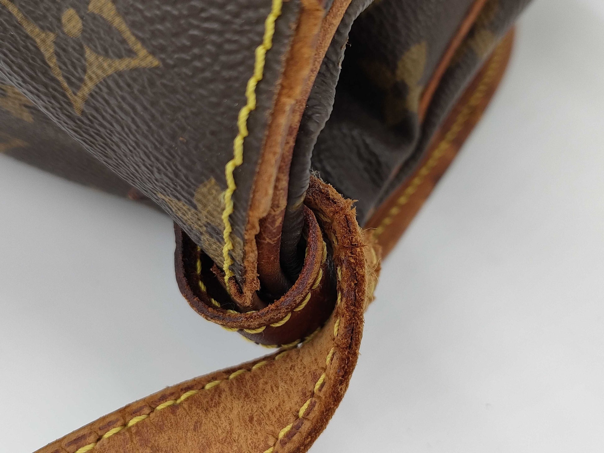 LOUIS VUITTON LOUISVUITTON Monogram Saumur 30 M42256 Shoulder Bag