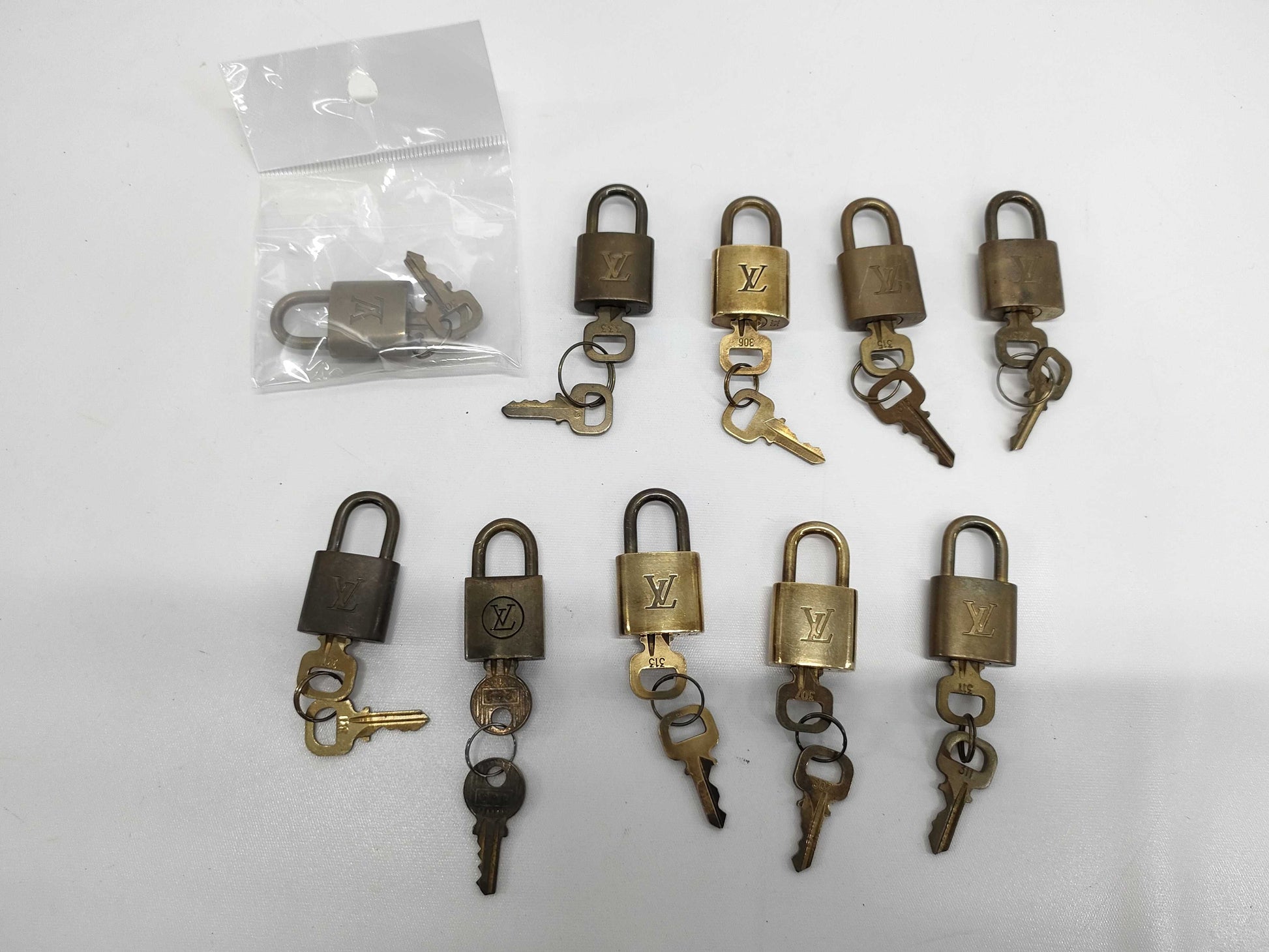 LOUIS VUITTON LOUISVUITTON Cadena, 10 keys, and other accessories