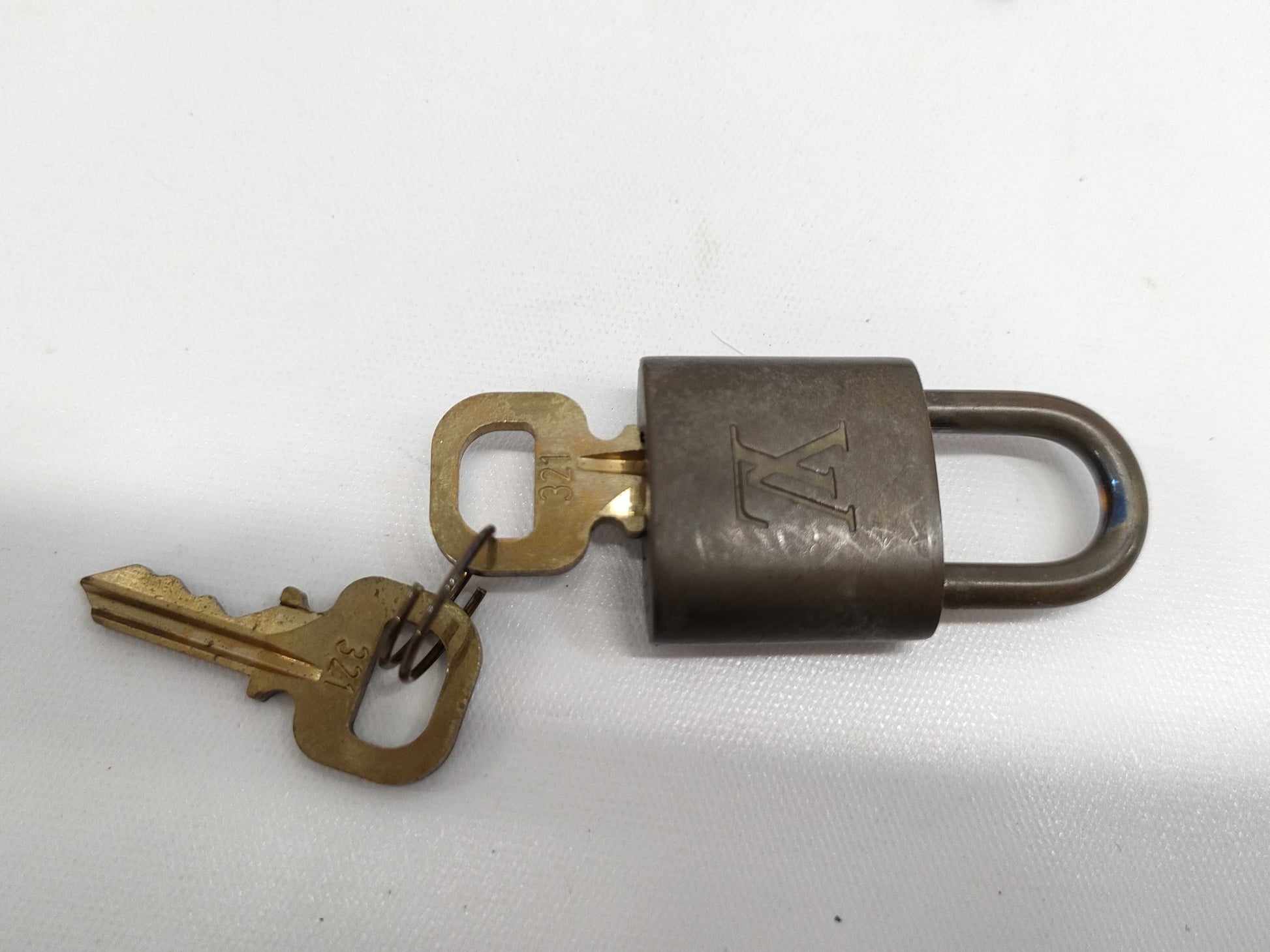 LOUIS VUITTON LOUISVUITTON Cadena, 10 keys, and other accessories