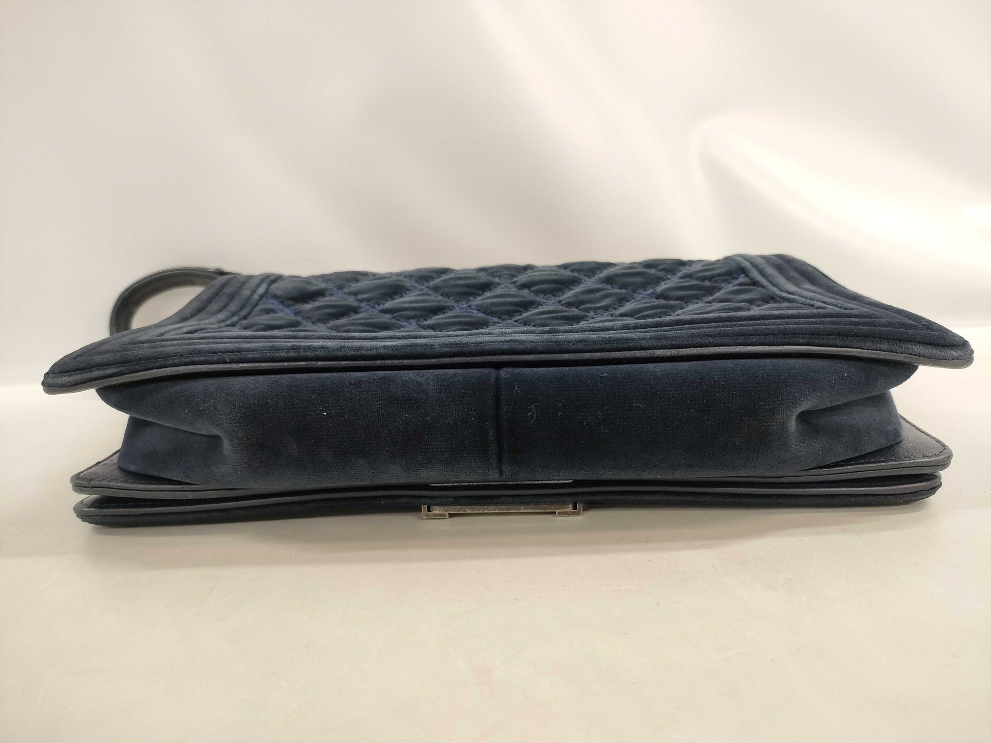 CHANEL Chain 19930883 Suede No. 1 Shoulder Bag